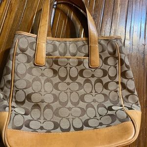 COACH IOJ-6092 AUTHENTIC SIGNATURE HANDBAG✨